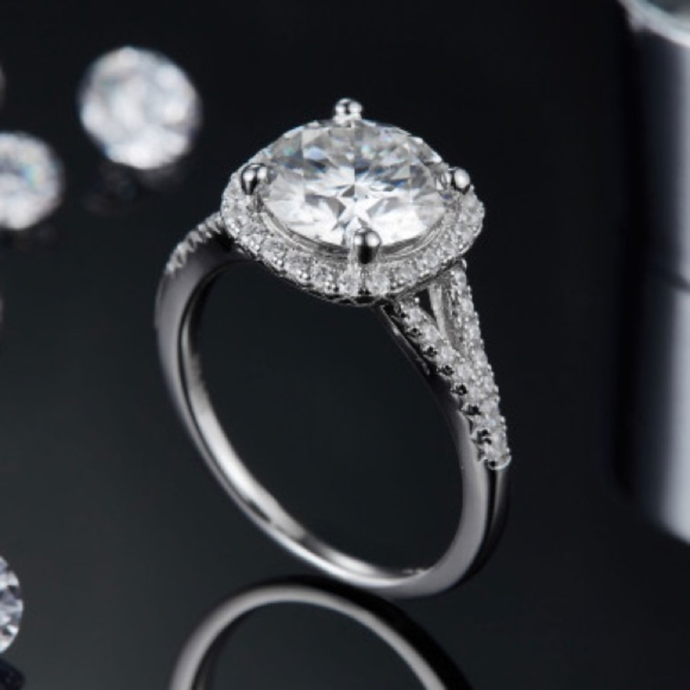 NEW .925 Sterling Silver Plated White Gold Moissanite Women’s Ring
